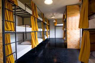 Хостелы Karma Hostel Мартвили Спальное место на двухъярусной кровати в общем номере для мужчин и женщин-4