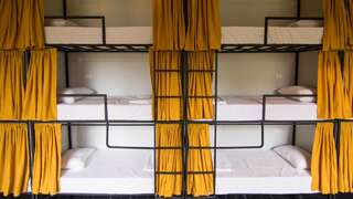 Хостелы Karma Hostel Мартвили Спальное место на двухъярусной кровати в общем номере для мужчин и женщин-5